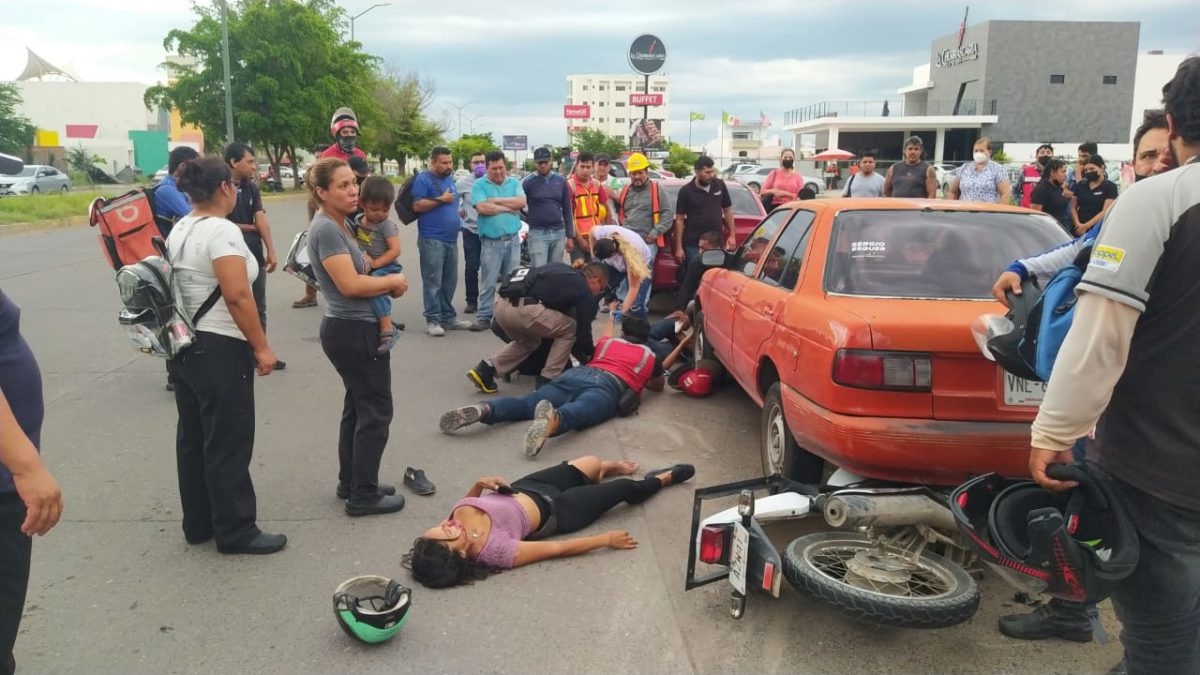 Arrollan a una familia que viajaba en motocicleta en el Tres Ríos