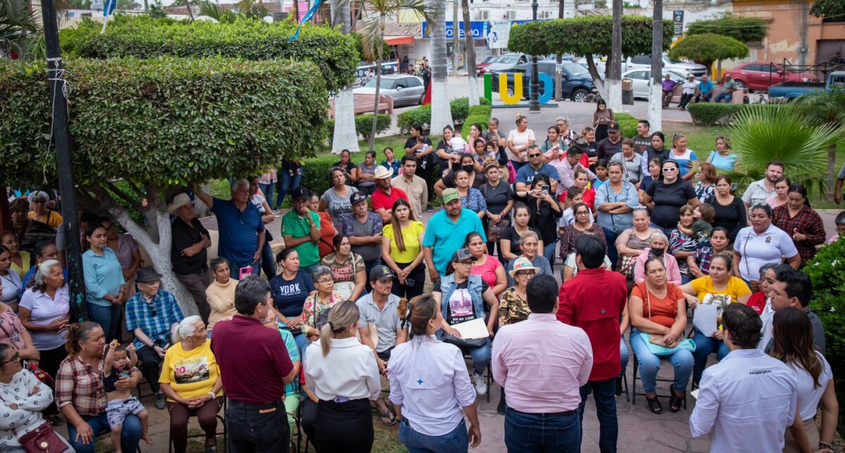 Juan de Dios Gámez atiende peticiones de habitantes de Quilá