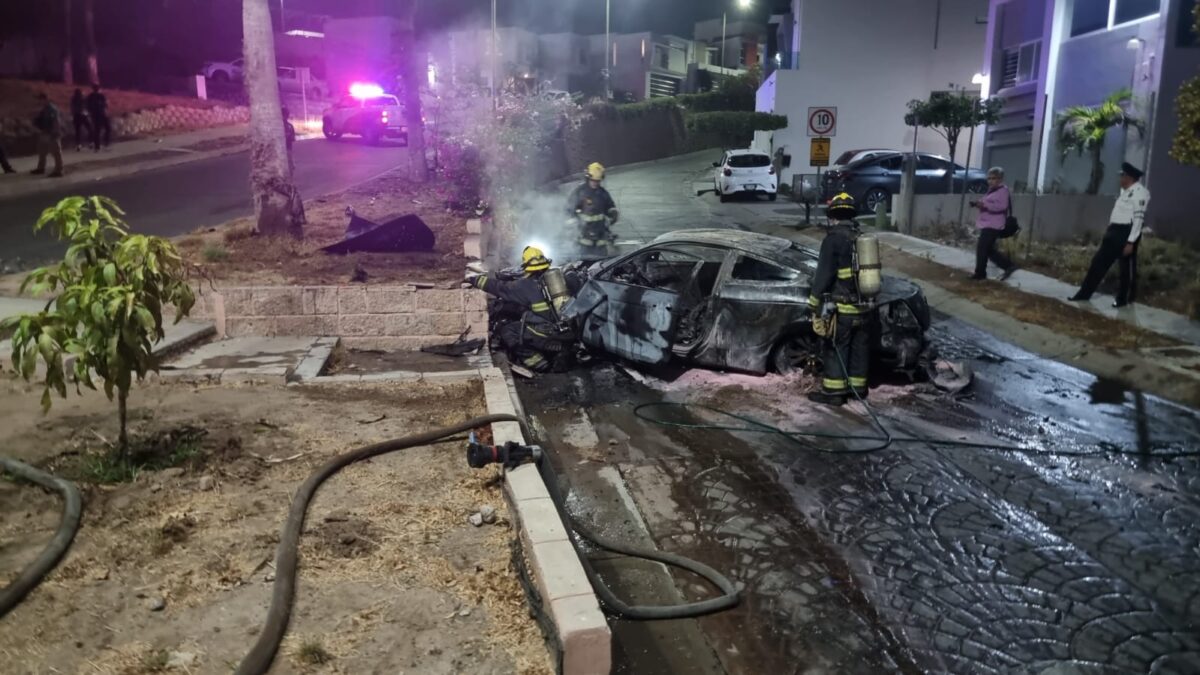 Se incendia auto en el sector Colinas de San Miguel; una mujer resulta herida