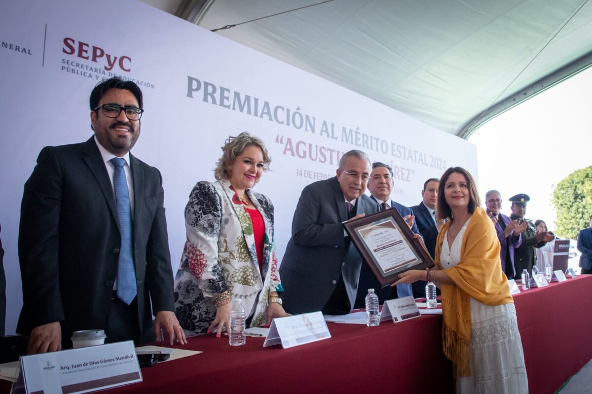 Marisol Lizárraga recibe el galardón «Agustina Ramírez» por su labor como maestra rural