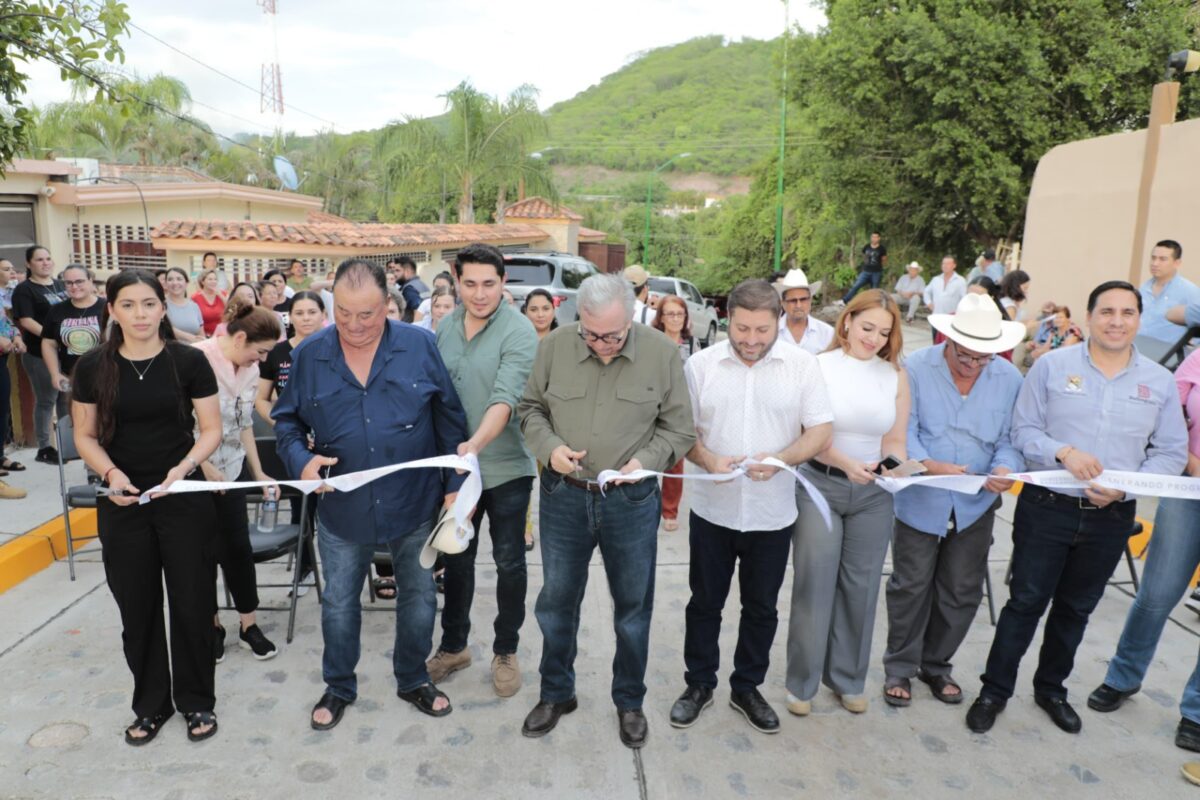 Inaugura Rocha Moya obras de pavimentación en cuatro calles de Badiraguato