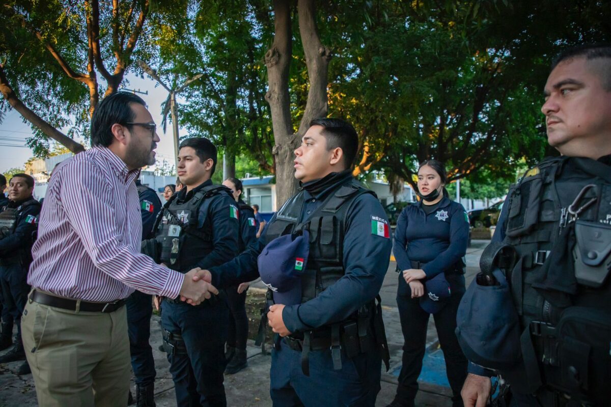 Culiacán refuerza la seguridad con entrega de armas de cargo a elementos de Tránsito y Policía Municipal