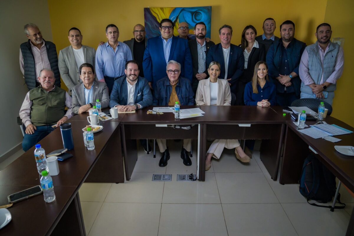 Gobernador Rocha se reúne con integrantes de la Intercamaral de Mazatlán