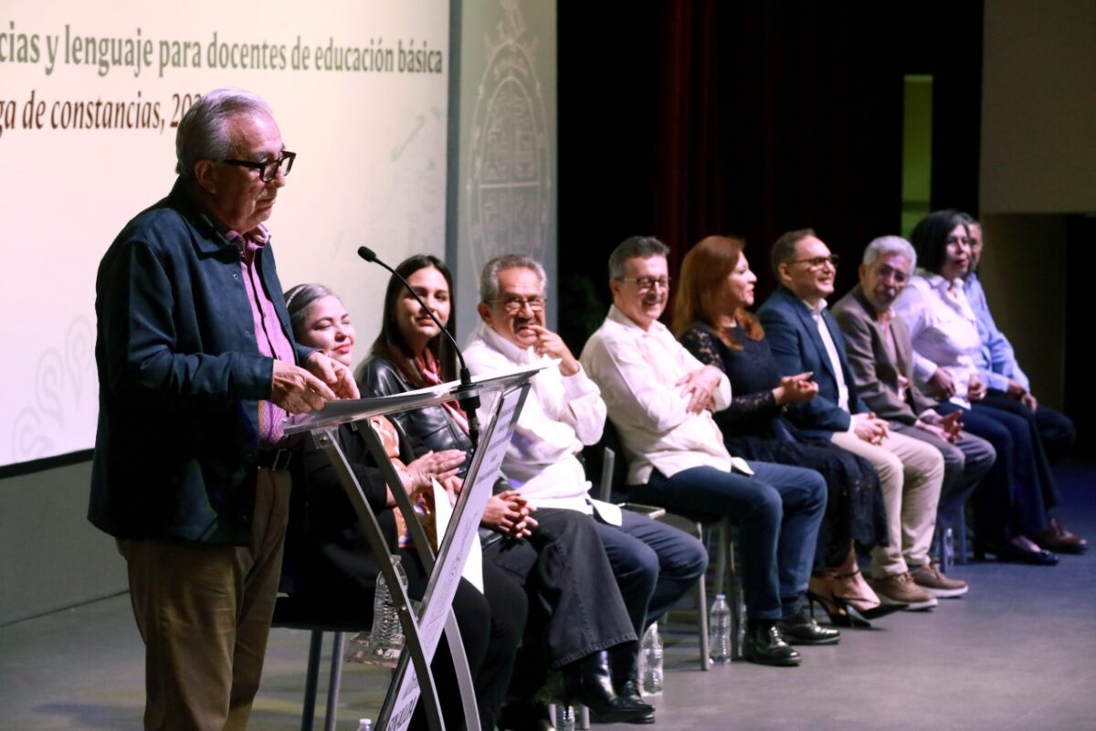 Creación de Maestría en Enseñanza de la Ciencia, para docentes, propone el gobernador Rocha