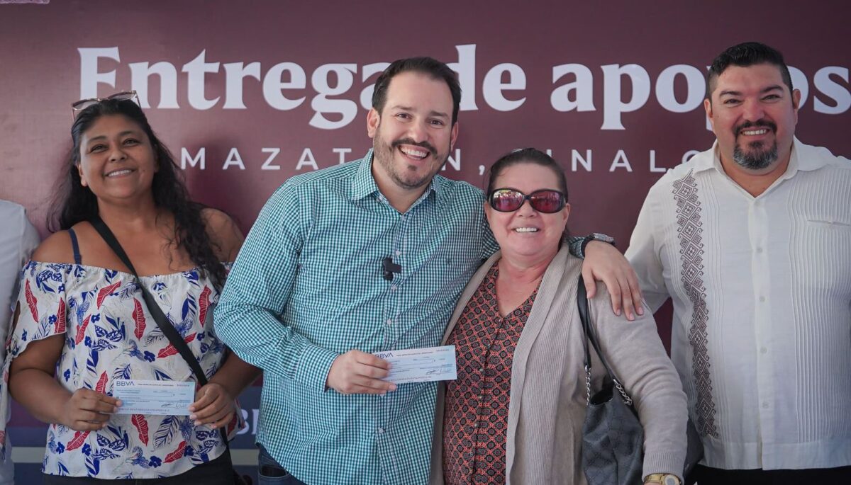 Entrega ‘Pity’ Velarde más apoyos económicos a comerciantes de Mazatlán