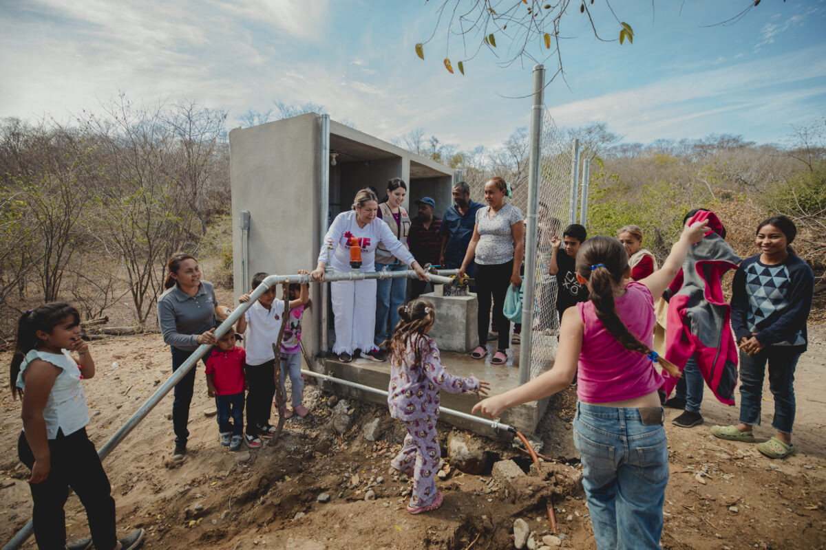 Recibe comunidad de La Cascada, Mocorito, agua potable luego de 119 años